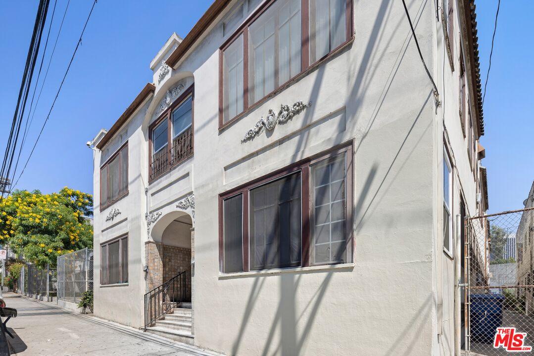 324 Witmer Street Los Angeles, CA 90017 - Photo 1 of 7