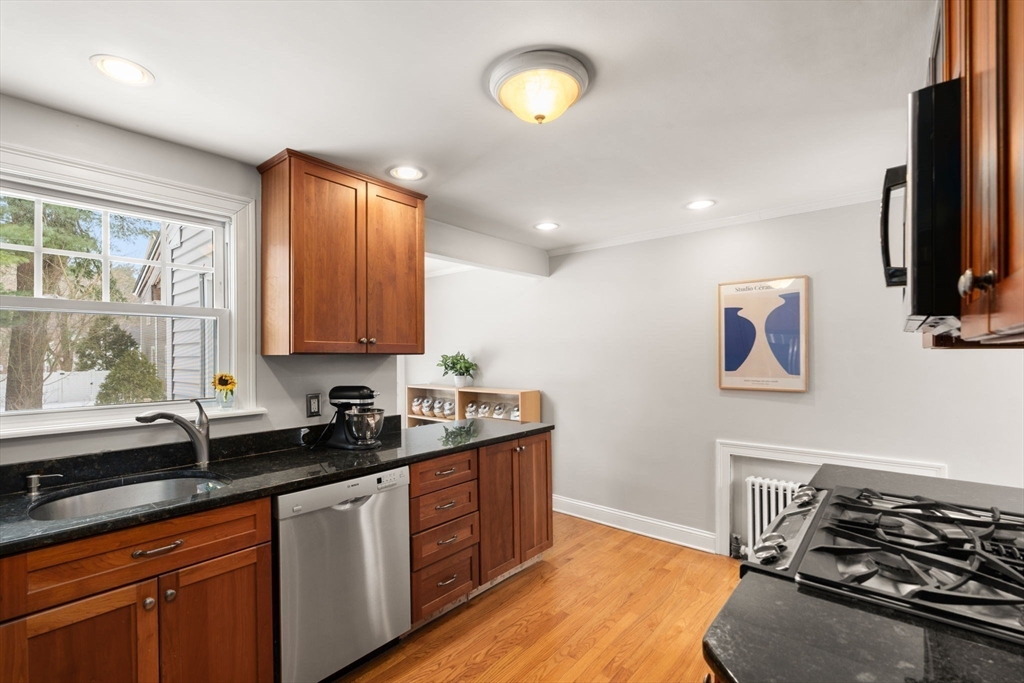 569 Chestnut Street Needham, MA 02492 - Photo 11 of 25