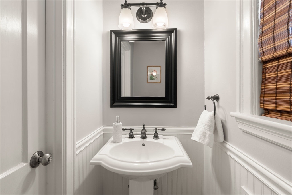 569 Chestnut Street Needham, MA 02492 - Photo 13 of 25