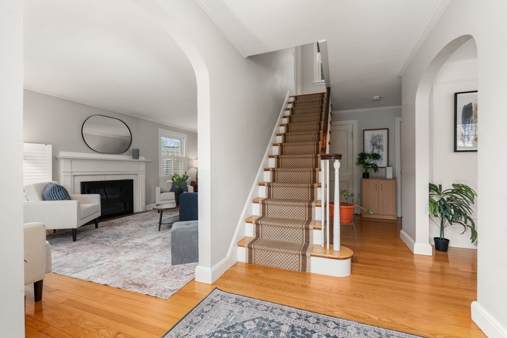 569 Chestnut Street Needham, MA 02492 - Photo 3 of 25