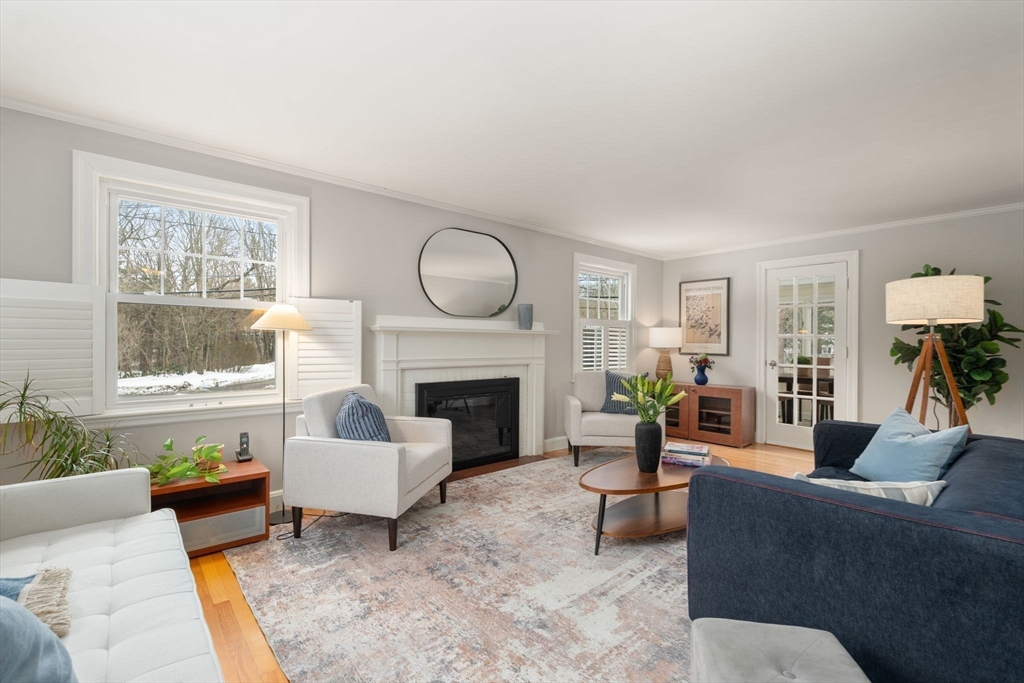 569 Chestnut Street Needham, MA 02492 - Photo 4 of 25