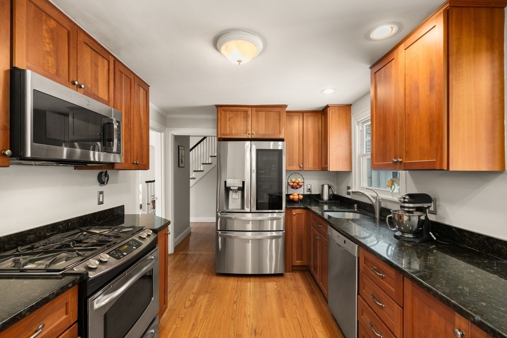 569 Chestnut Street Needham, MA 02492 - Photo 9 of 25
