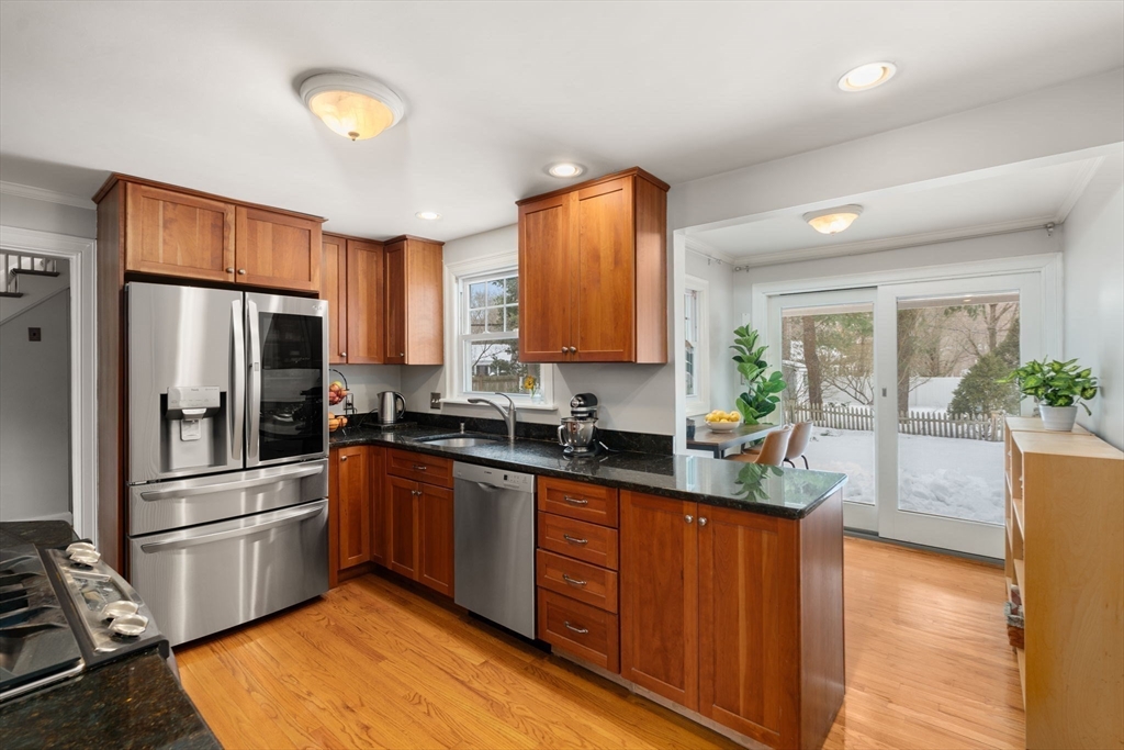 569 Chestnut Street Needham, MA 02492 - Photo 10 of 25