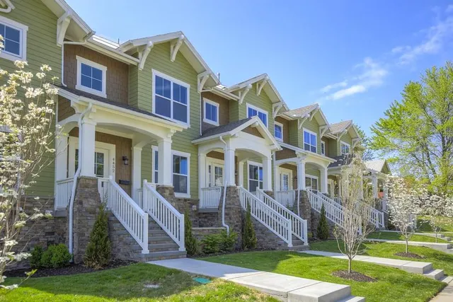 $625,000 | 4450 Summit Street, Kansas City, MO 64111