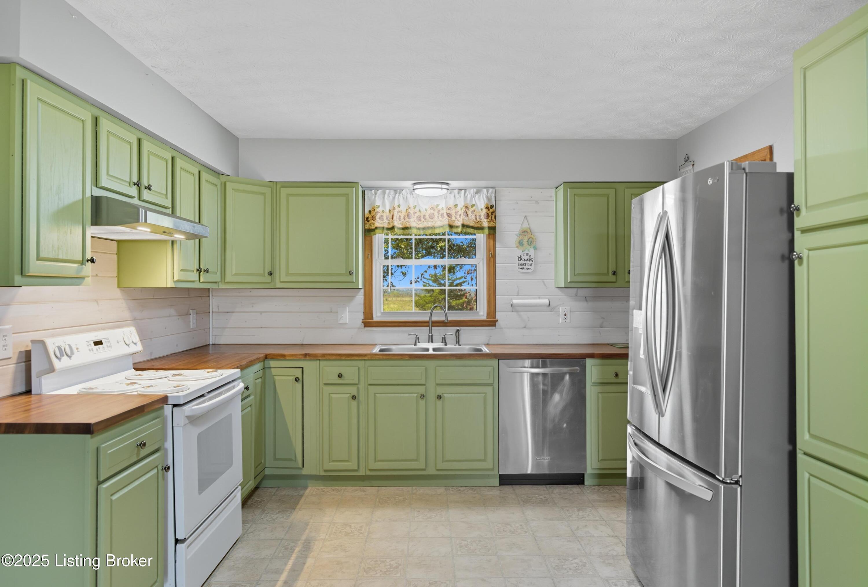 4560 Louisville Road Salvisa, KY 40372 - Photo 18 of 62 Kitchen