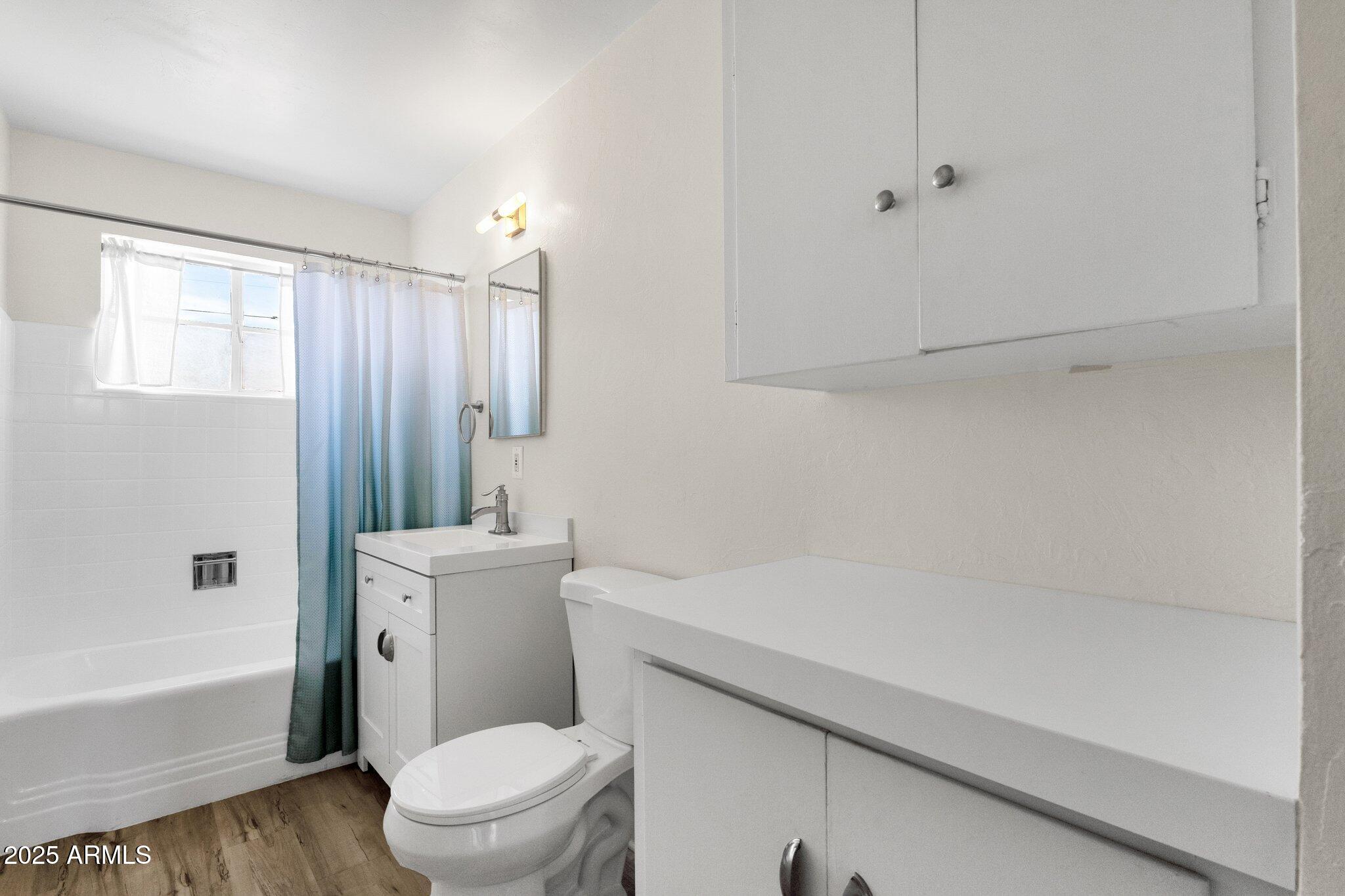 1944 West Osborn Road Phoenix, AZ 85015 - Photo 21 of 37 Full Bathroom