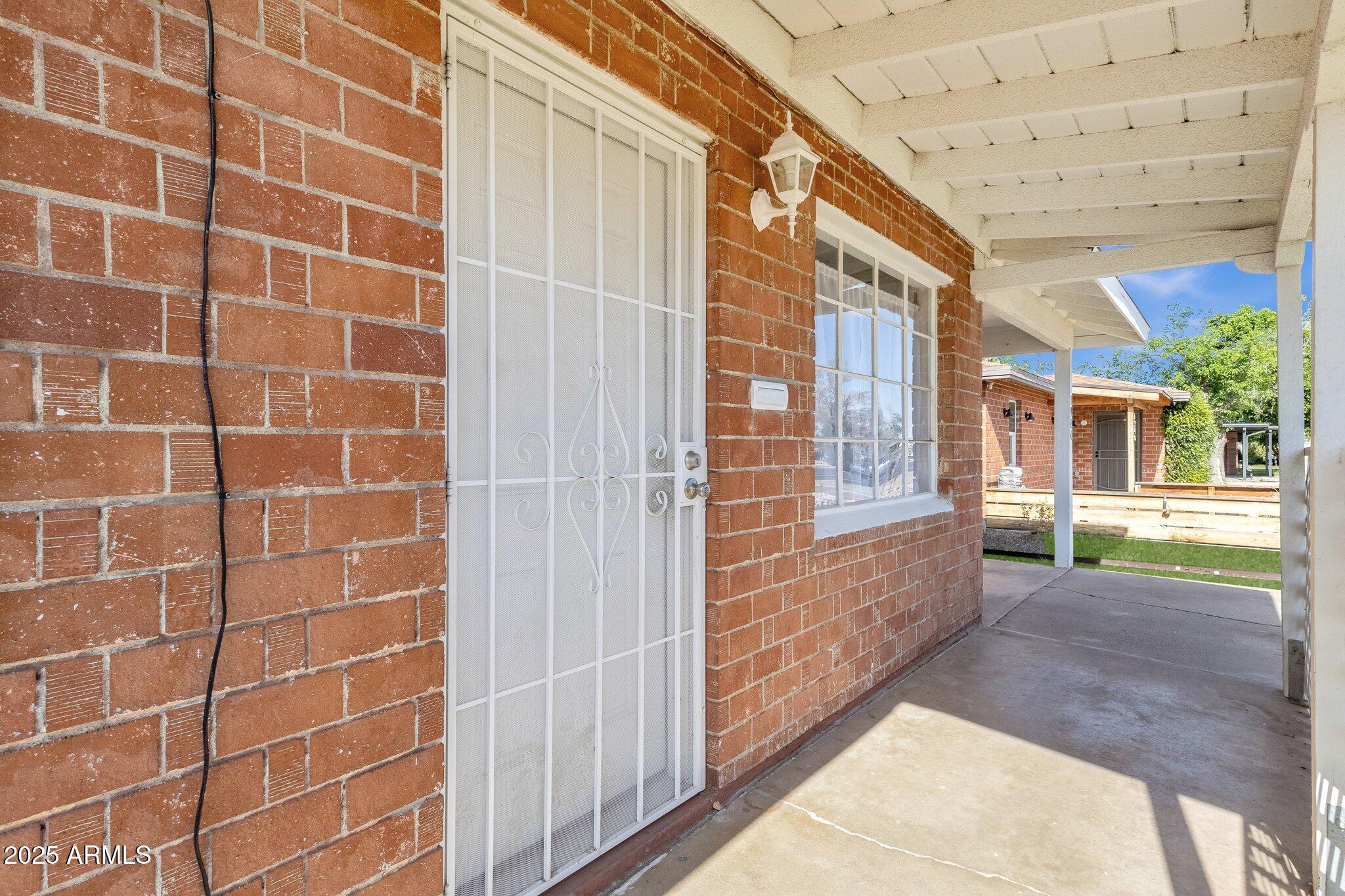 1944 West Osborn Road Phoenix, AZ 85015 - Photo 6 of 37 Beautiful Brick Home