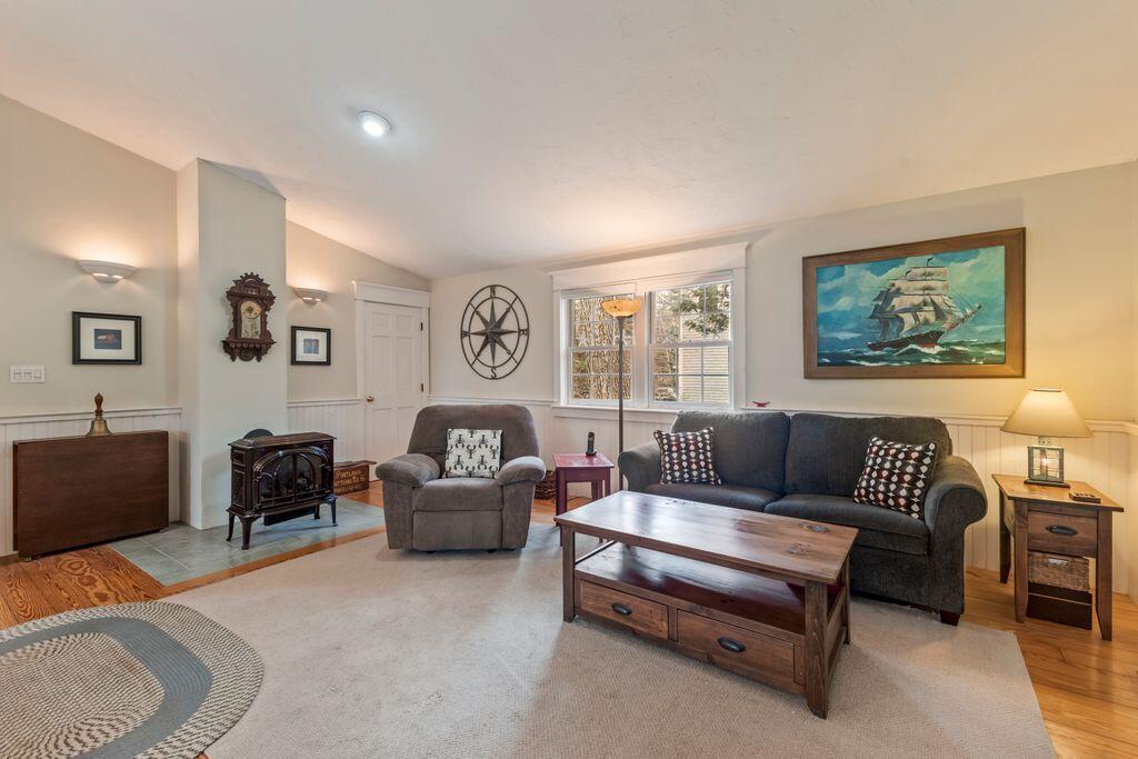 275 Littlejohn Road Yarmouth, ME 04096 - Photo 15 of 38 Living Room