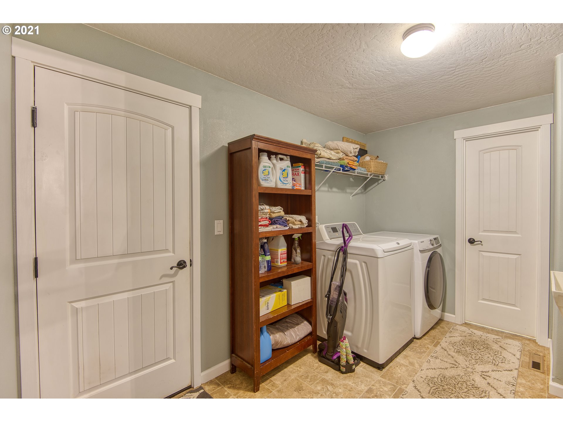 69887 Stage Road North Bend, OR 97459 - Photo 17 of 31 Gallery Image 17