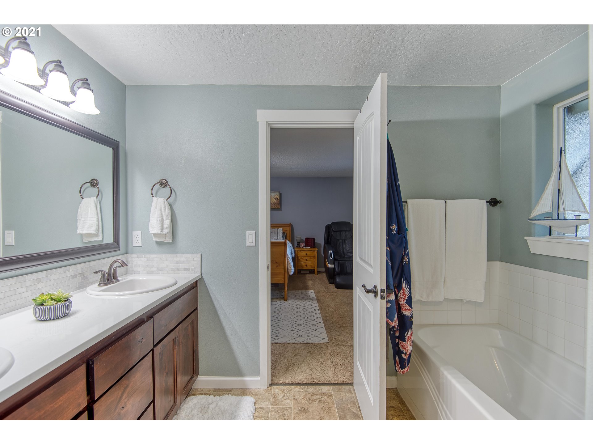 69887 Stage Road North Bend, OR 97459 - Photo 23 of 31 Gallery Image 23