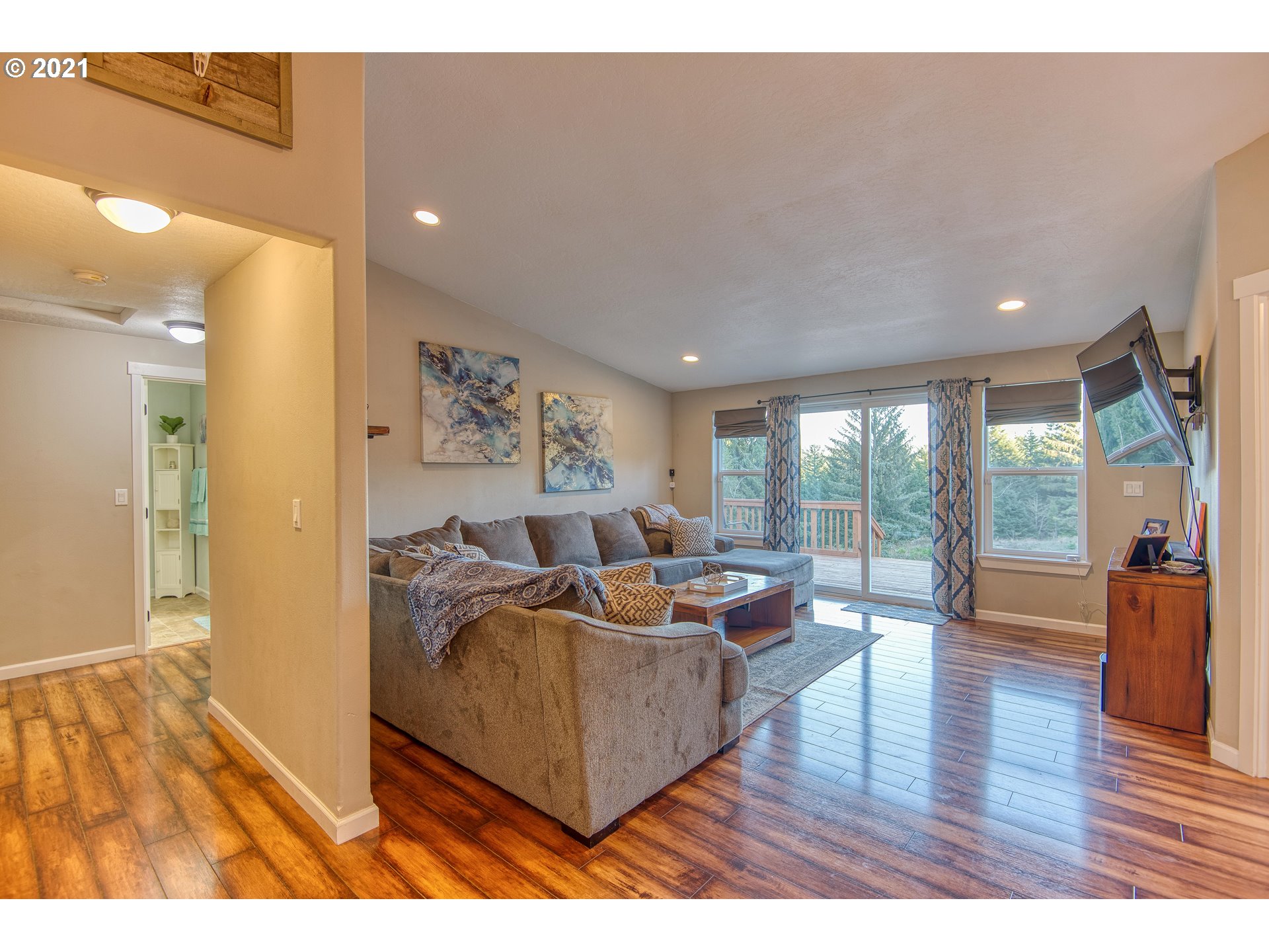 69887 Stage Road North Bend, OR 97459 - Photo 4 of 31 Gallery Image 4