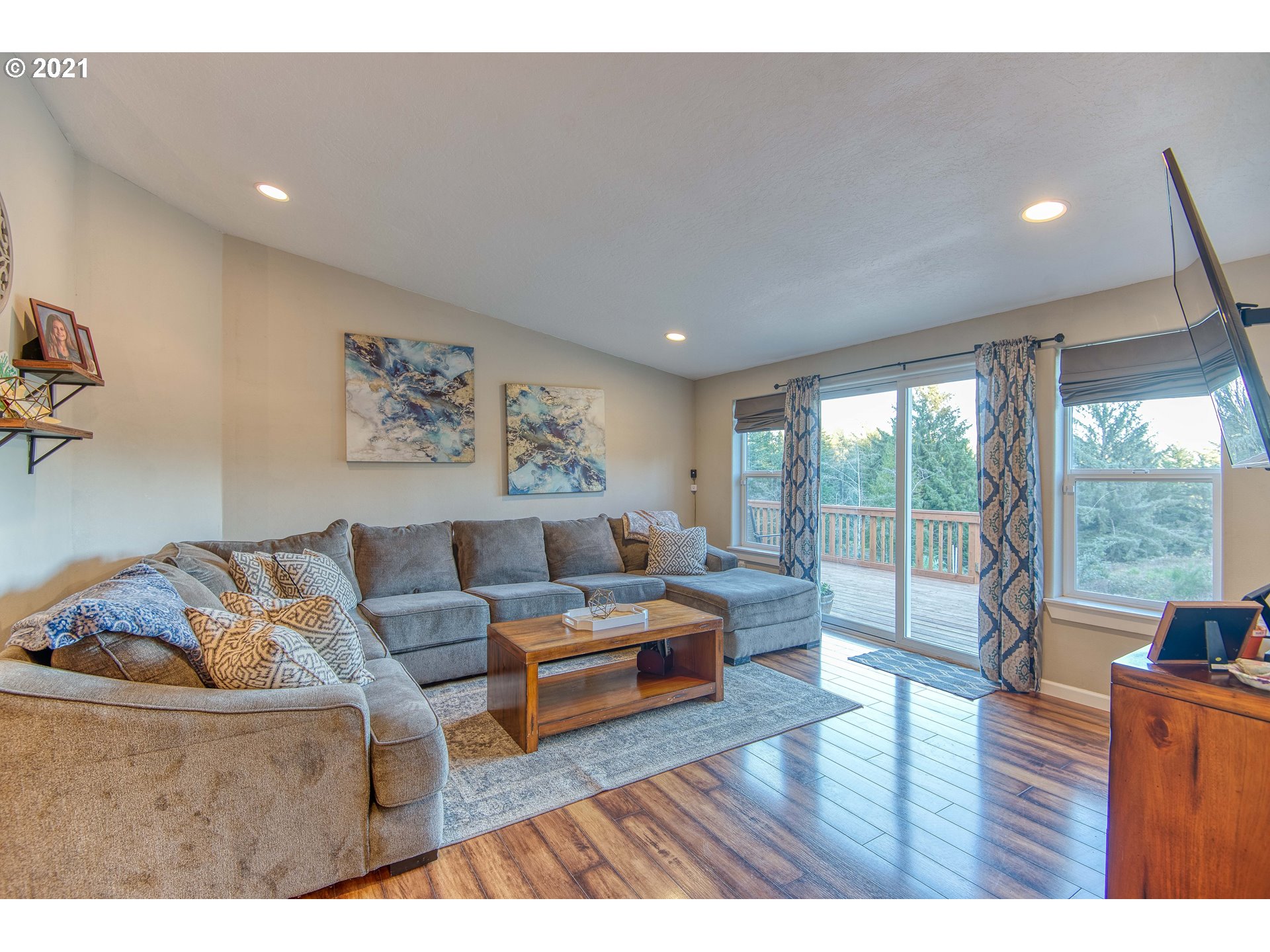 69887 Stage Road North Bend, OR 97459 - Photo 6 of 31 Gallery Image 6