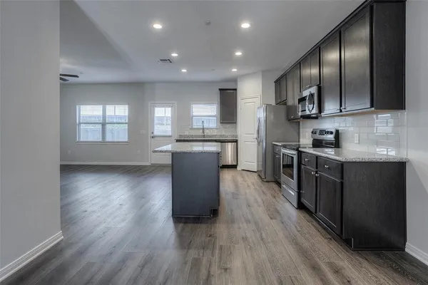 $2,200 | 1419 Avenue North, Unit 2, Huntsville, TX 77340