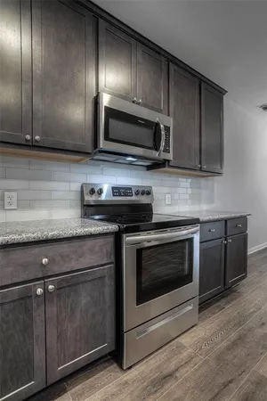$2,200 | 1419 Avenue North, Unit 2, Huntsville, TX 77340