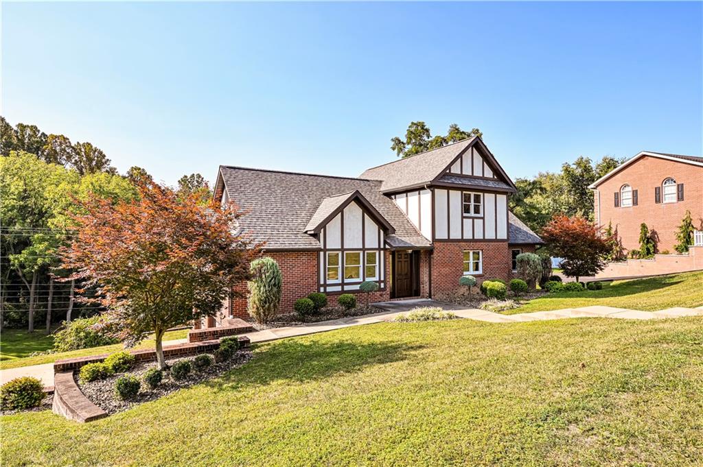 180 Rustic Drive Irwin, PA 15642 - Photo 4 of 49 Gallery Image 4