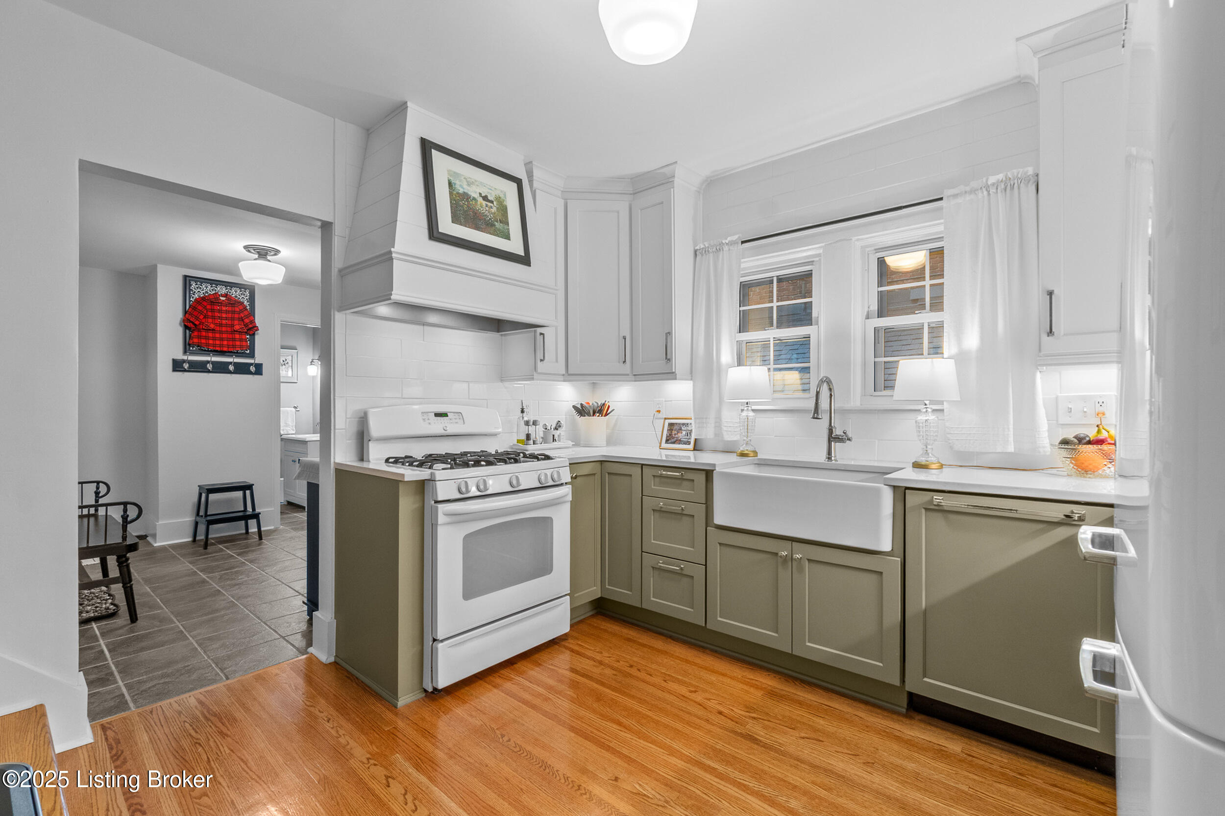 916 Greenleaf Road Louisville, KY 40213 - Photo 14 of 55 kitchen into breakfast