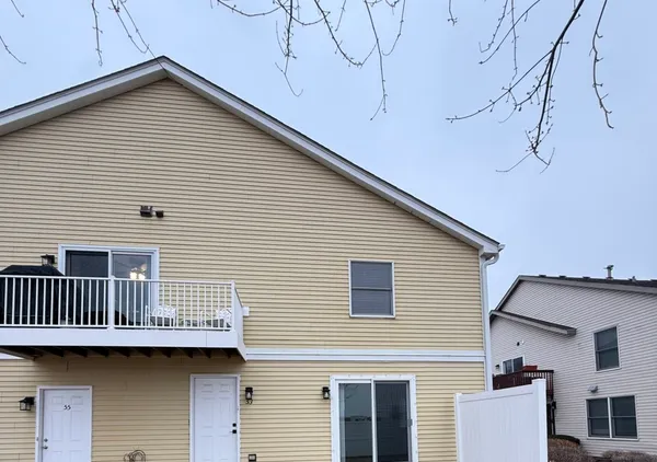 $2,100 | 53 Spuhler Drive, Unit 53, Batavia, IL 60510