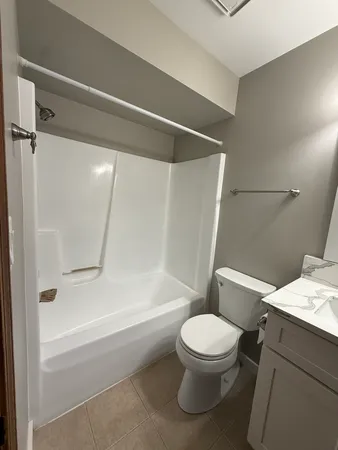 $2,100 | 53 Spuhler Drive, Unit 53, Batavia, IL 60510