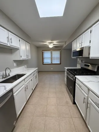 $2,100 | 53 Spuhler Drive, Unit 53, Batavia, IL 60510