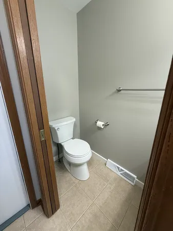 $2,100 | 53 Spuhler Drive, Unit 53, Batavia, IL 60510