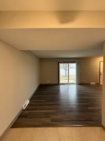 $2,100 | 53 Spuhler Drive, Unit 53, Batavia, IL 60510