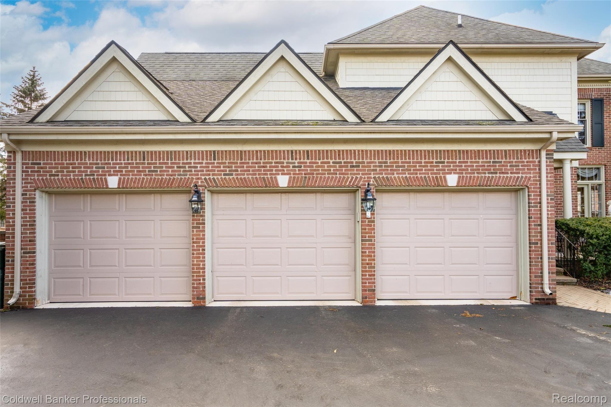 2555 Golf Crest Drive Rochester, MI 48309 - Photo 78 of 91 2555 Golf Crest Dr RHills-77.jpg