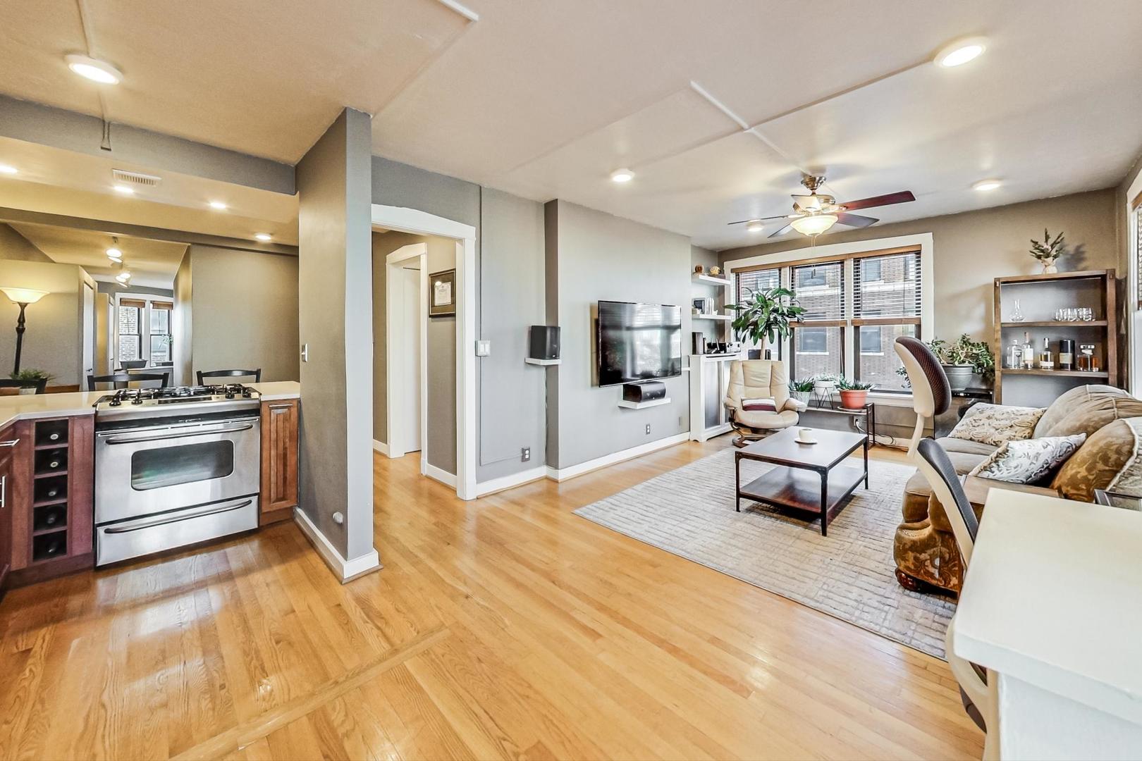 725 West Sheridan Road, Unit 601 Chicago, IL 60613 - Photo 2 of 23 a living room with furniture and kitchen