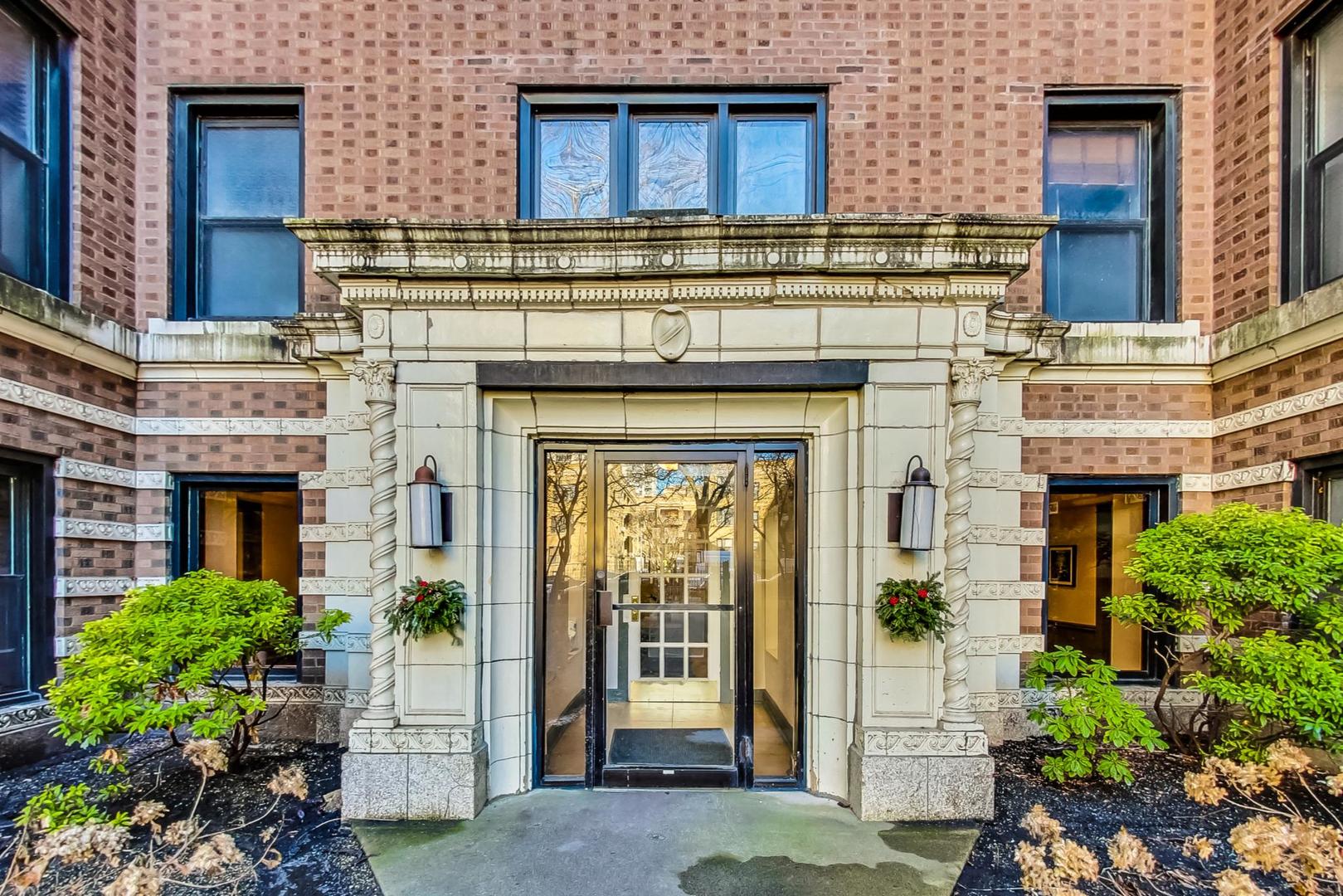 725 West Sheridan Road, Unit 601 Chicago, IL 60613 - Photo 22 of 23 front view of a building