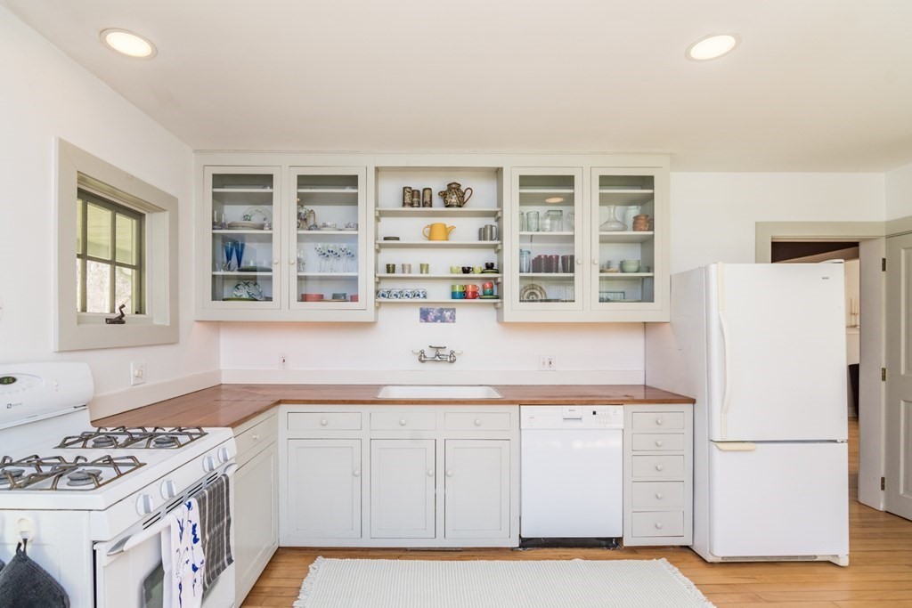 17 Enfield Road Pelham, MA 01002 - Photo 14 of 38