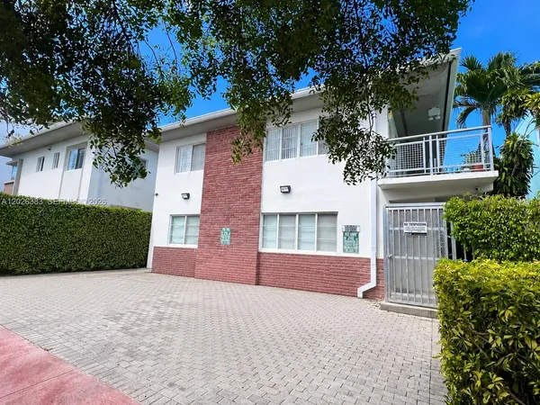 $2,300 | 6905 Bay Drive, Unit 13, Miami Beach, FL 33141