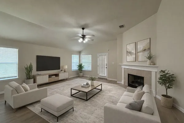 $1,995 | 125 Ashwood South, Kyle, TX 78640