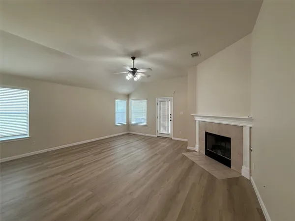 $1,995 | 125 Ashwood South, Kyle, TX 78640