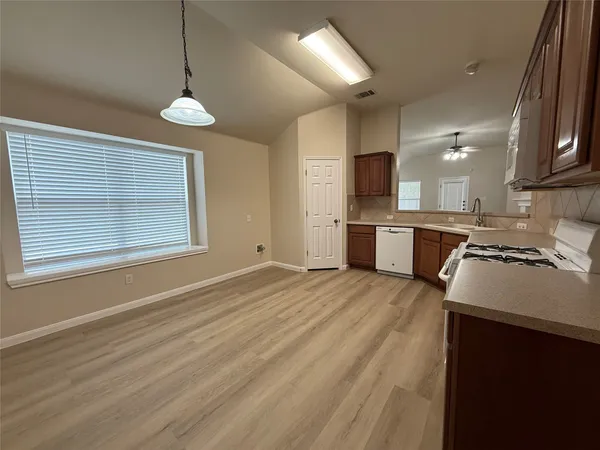 $1,995 | 125 Ashwood South, Kyle, TX 78640