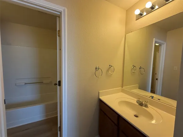 $1,995 | 125 Ashwood South, Kyle, TX 78640
