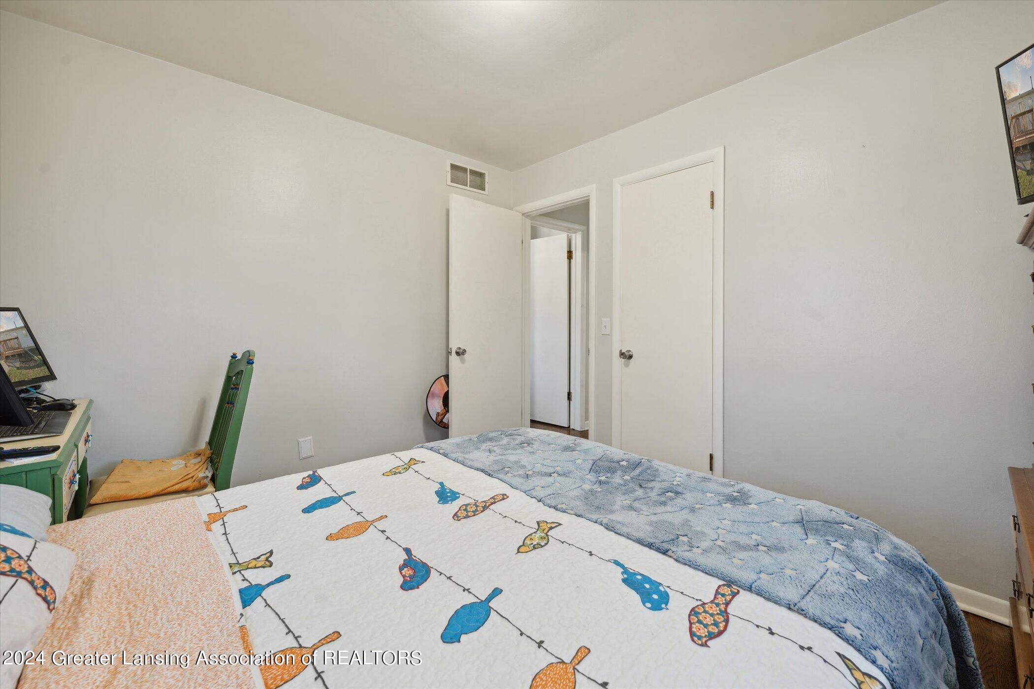 2276 Reed Street Lansing, MI 48911 - Photo 19 of 40 19-2276-Reed-St-Lansing-MI-48911-WindowS