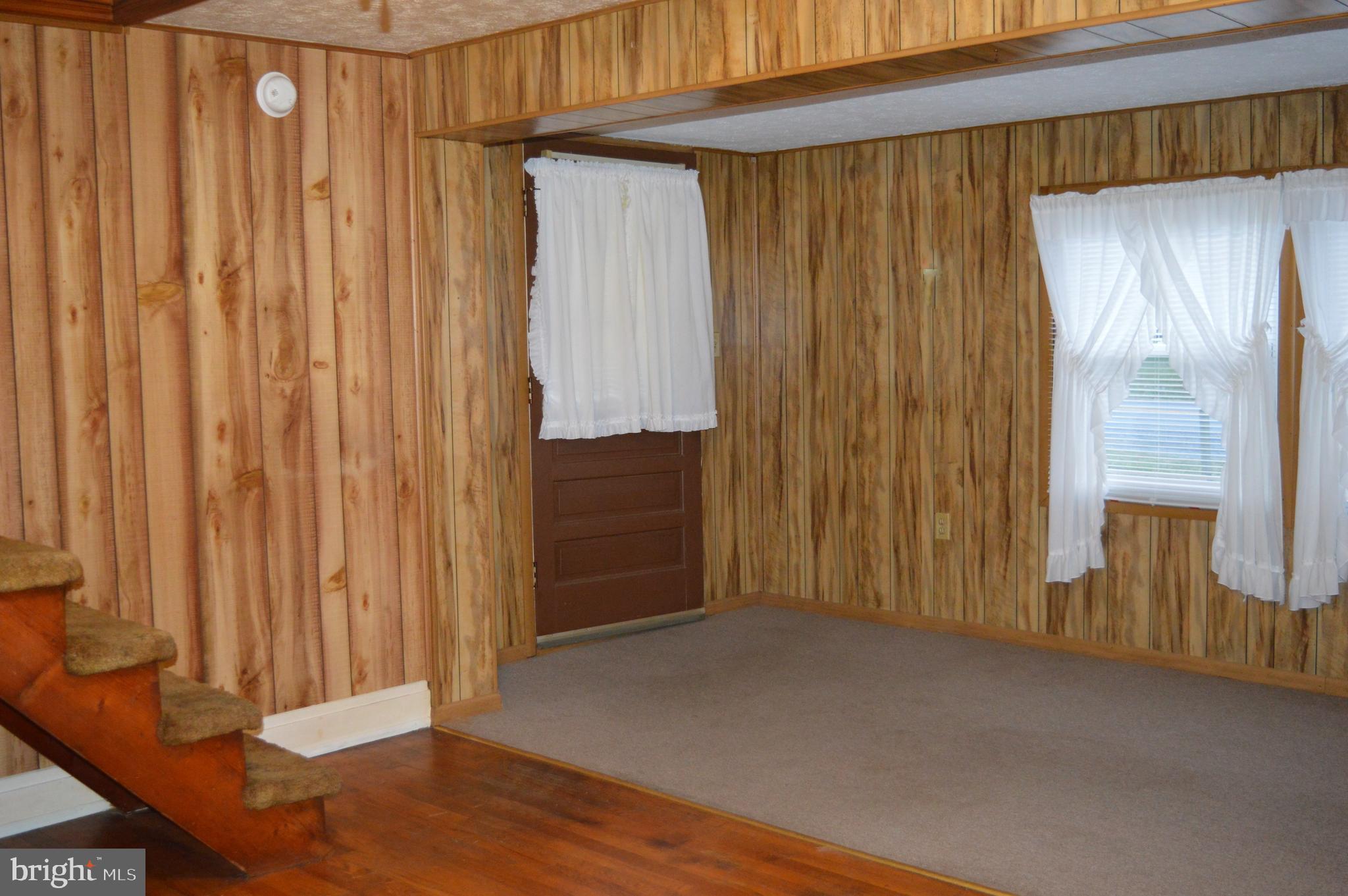 486 Welltown Road Winchester, VA 22603 - Photo 17 of 36 Living room