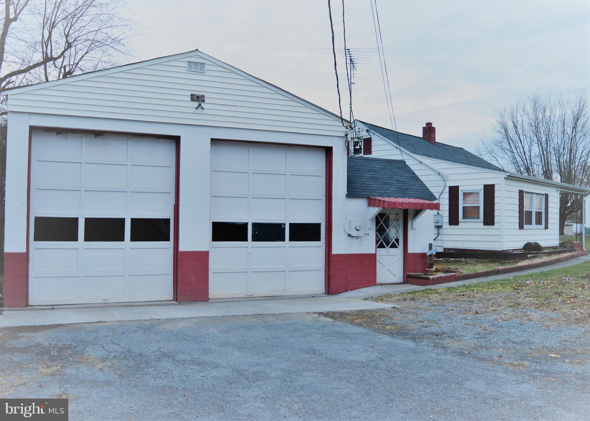 Large 6 car garage with bathroom and heat