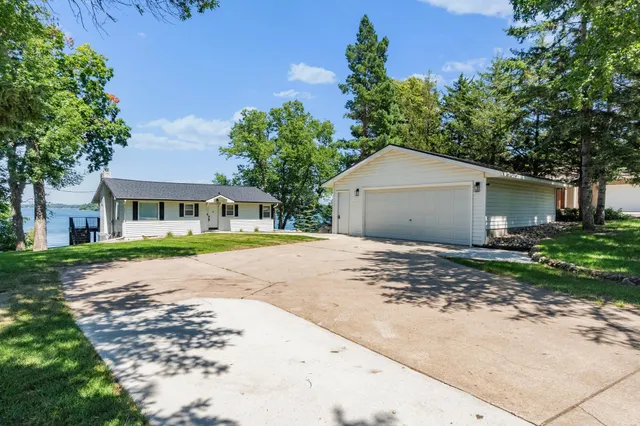 $1,100,000 | 2503 South Le Homme Dieu Drive Northeast, Alexandria, MN 56308