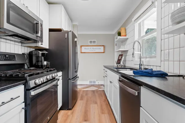 $1,100,000 | 2503 South Le Homme Dieu Drive Northeast, Alexandria, MN 56308