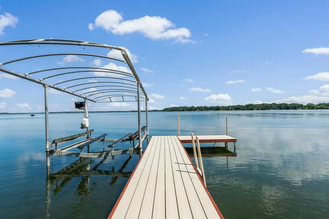 $1,100,000 | 2503 South Le Homme Dieu Drive Northeast, Alexandria, MN 56308