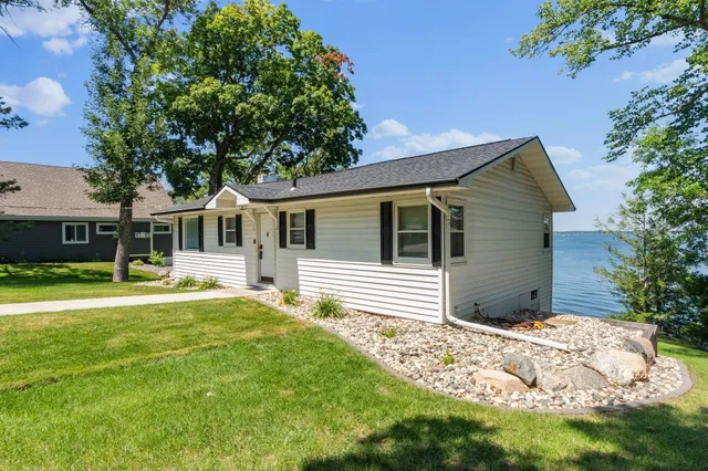 $1,100,000 | 2503 South Le Homme Dieu Drive Northeast, Alexandria, MN 56308