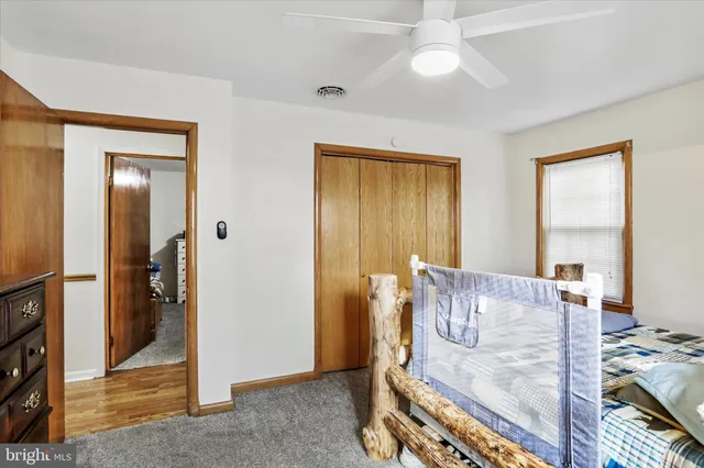 a view of a livingroom with furniture