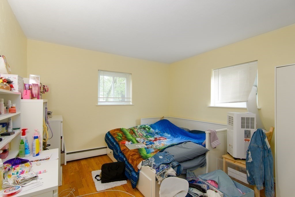 20 Westgate Road, Unit 4 Chestnut Hill, MA 02467 - Photo 6 of 16 a living room with furniture