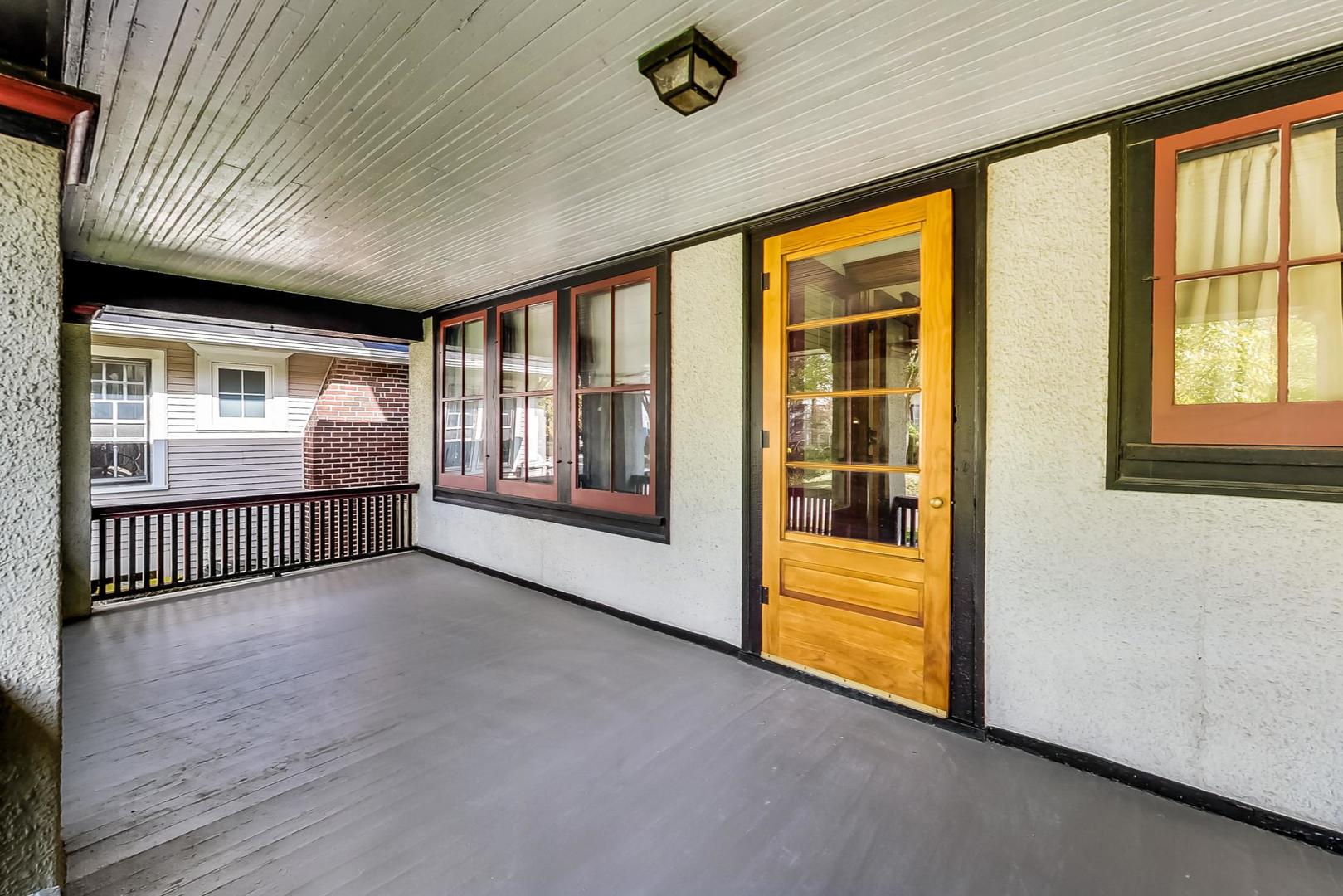 37 7th Avenue La Grange, IL 60525 - Photo 20 of 45 an empty room with windows