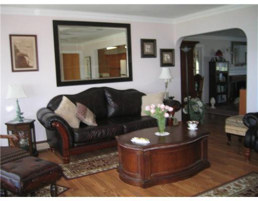 21 Samoset Road Rockland, ME 04841 - Photo 7 of 11 Living Room.