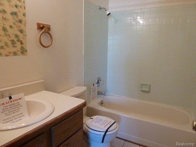 1472 Crest Road Howell, MI 48843 - Photo 8 of 15 Main Bath.JPG