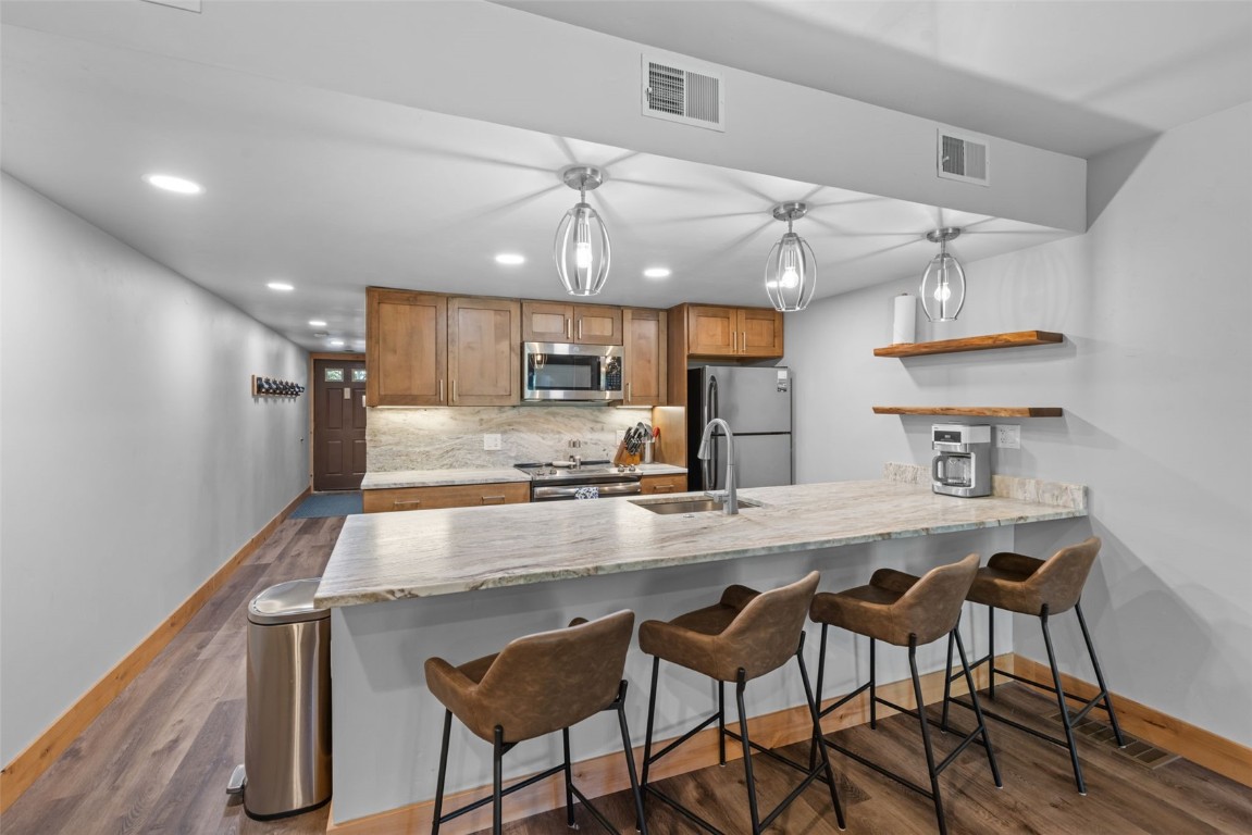 500 Bills Ranch Road, Unit 161 Frisco, CO 80443 - Photo 5 of 38 a large kitchen with a table and chairs in it