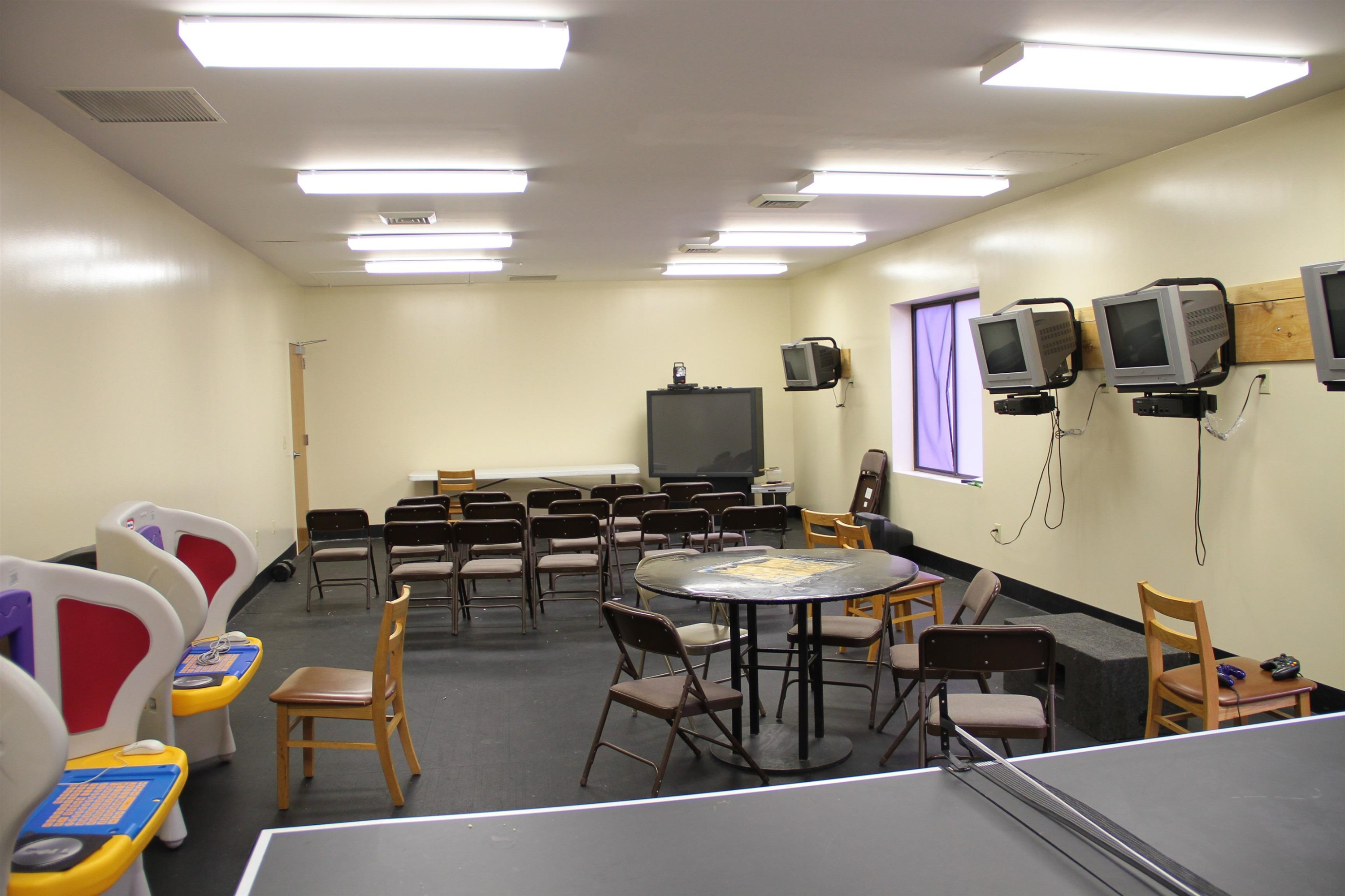 4400 Old Poole Road, Unit B Raleigh, NC 27610 - Photo 11 of 13 a dinning table and chairs in a room