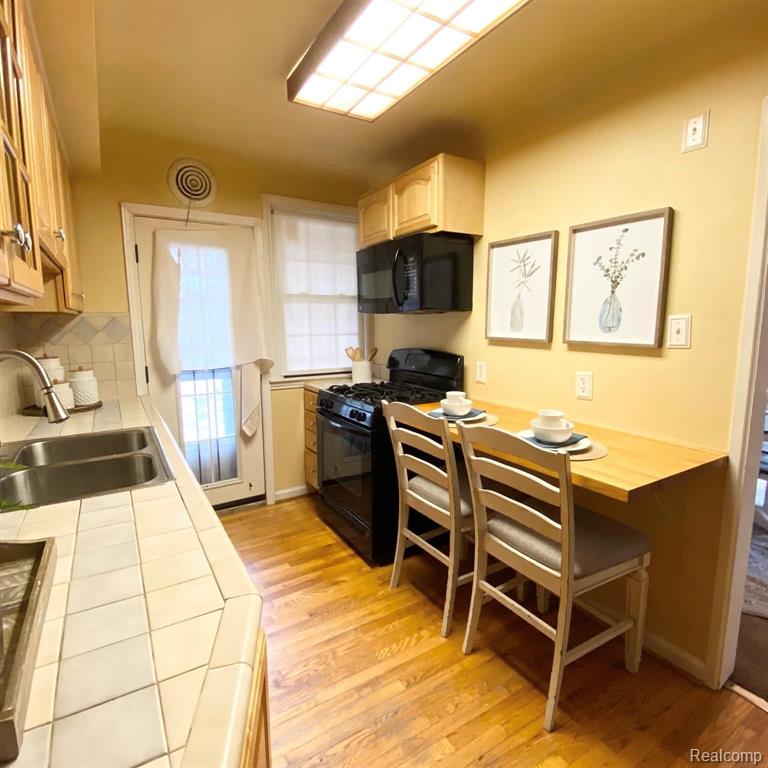 20424 Stratford Road Detroit, MI 48221 - Photo 10 of 19