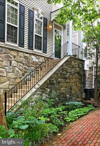 $4,300 | 5058 Minda Court, Alexandria, VA 22304